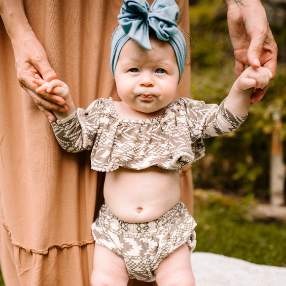 Kate Quinn two piece set! - Picture 3 of 4